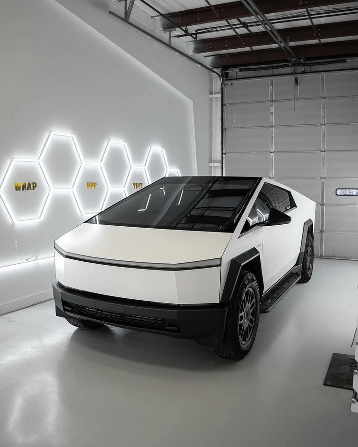 Tesla Cybertruck Dual-Motor AWD